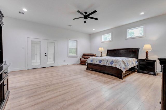 8617 Kari Court, Jersey Village, TX 77040