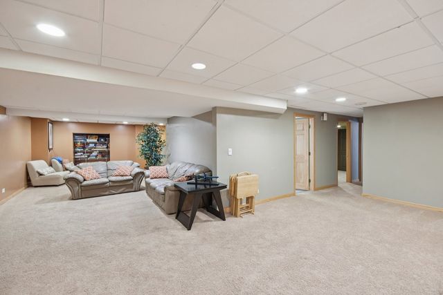 2590 Hennig Road, Hampshire, IL 60140