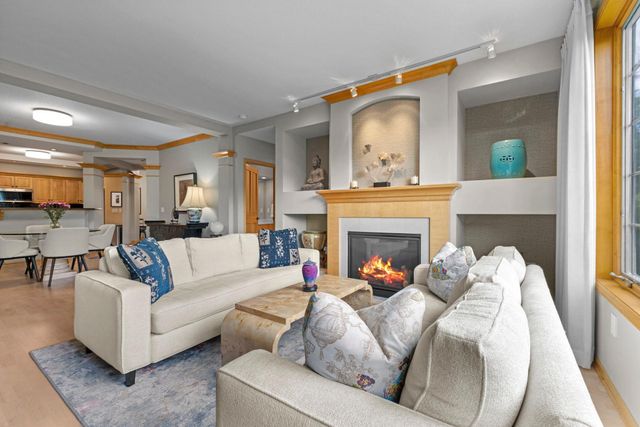 11460 Fairfield Road W 103, Minnetonka, MN 55305