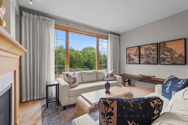 11460 Fairfield Road W 103, Minnetonka, MN 55305