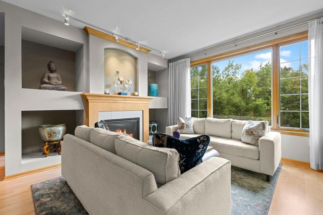 11460 Fairfield Road W 103, Minnetonka, MN 55305