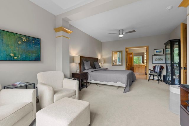 11460 Fairfield Road W 103, Minnetonka, MN 55305