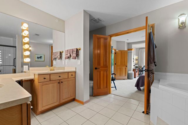 11460 Fairfield Road W 103, Minnetonka, MN 55305