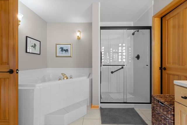 11460 Fairfield Road W 103, Minnetonka, MN 55305