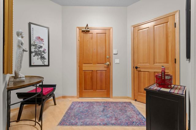 11460 Fairfield Road W 103, Minnetonka, MN 55305