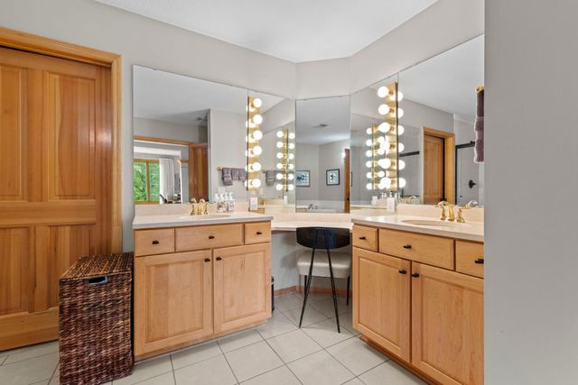 11460 Fairfield Road W 103, Minnetonka, MN 55305