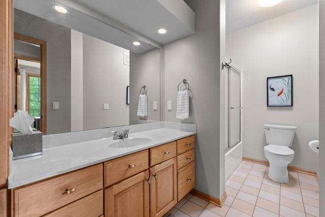 11460 Fairfield Road W 103, Minnetonka, MN 55305