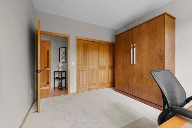 11460 Fairfield Road W 103, Minnetonka, MN 55305
