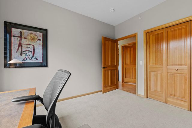 11460 Fairfield Road W 103, Minnetonka, MN 55305