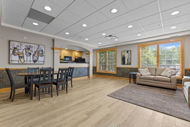 11460 Fairfield Road W 103, Minnetonka, MN 55305