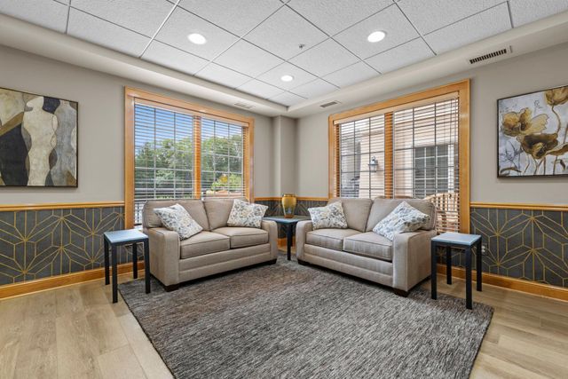 11460 Fairfield Road W 103, Minnetonka, MN 55305