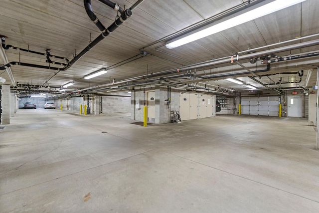 11460 Fairfield Road W 103, Minnetonka, MN 55305