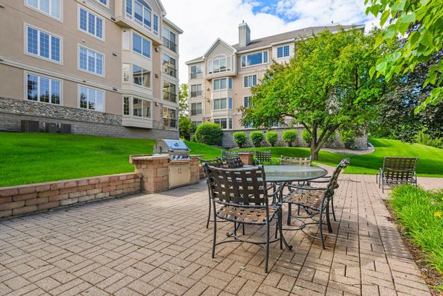 11460 Fairfield Road W 103, Minnetonka, MN 55305