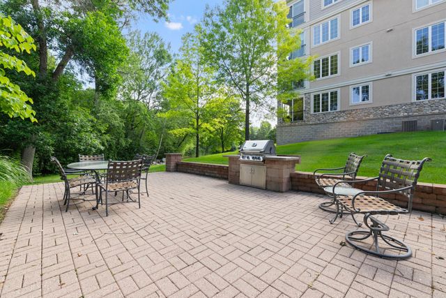 11460 Fairfield Road W 103, Minnetonka, MN 55305