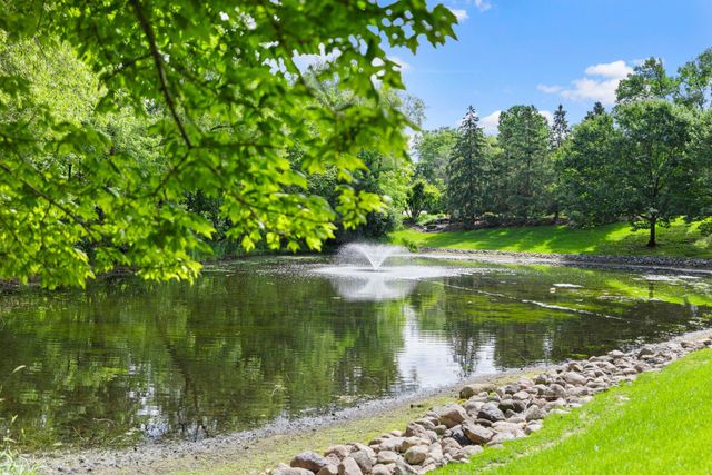 11460 Fairfield Road W 103, Minnetonka, MN 55305