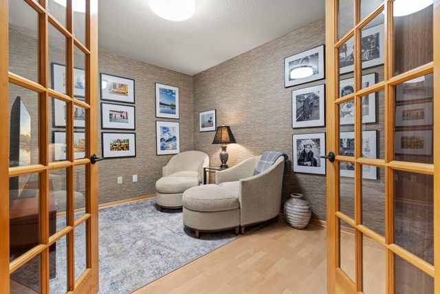 11460 Fairfield Road W 103, Minnetonka, MN 55305