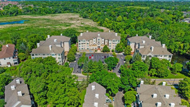 11460 Fairfield Road W 103, Minnetonka, MN 55305