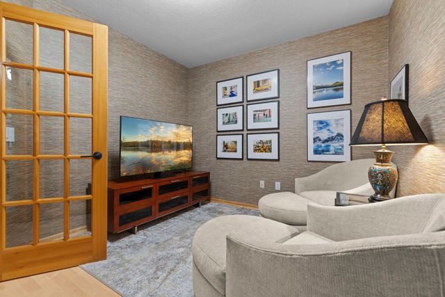 11460 Fairfield Road W 103, Minnetonka, MN 55305