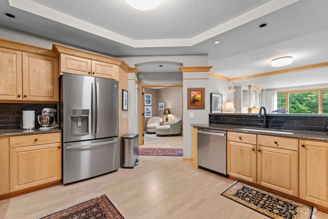 11460 Fairfield Road W 103, Minnetonka, MN 55305