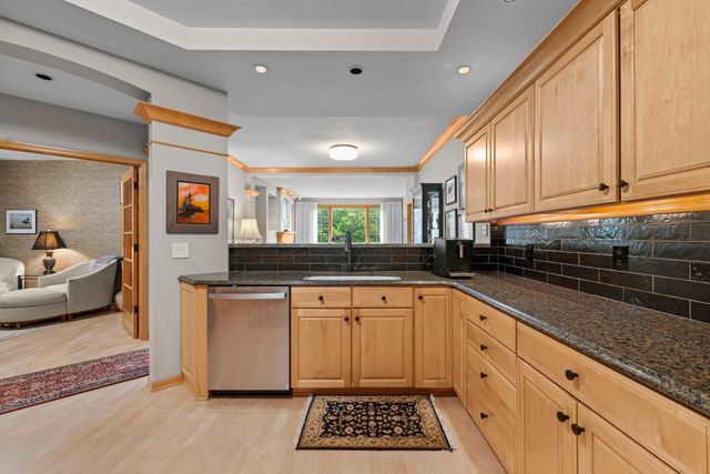 11460 Fairfield Road W 103, Minnetonka, MN 55305