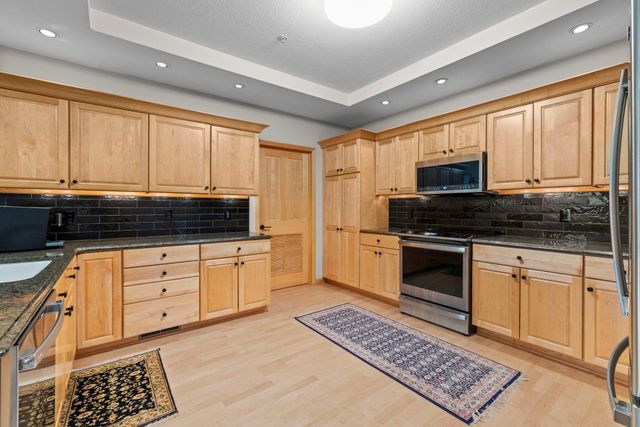 11460 Fairfield Road W 103, Minnetonka, MN 55305