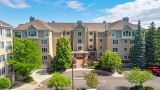 11460 Fairfield Road W 103, Minnetonka, MN 55305