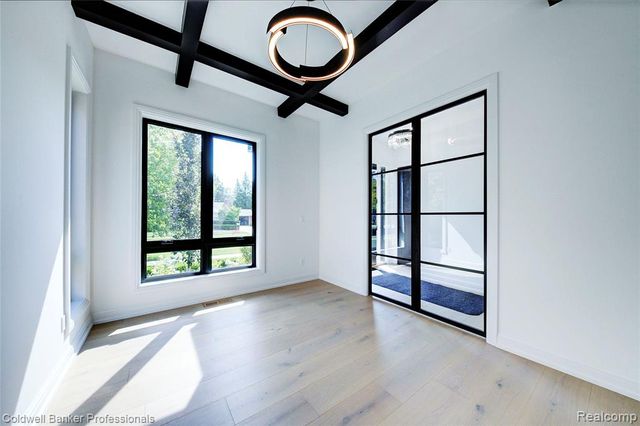 394 S Glenhurst Drive, Birmingham, MI 48009