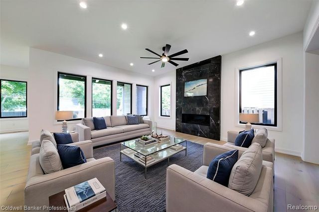 394 S Glenhurst Drive, Birmingham, MI 48009