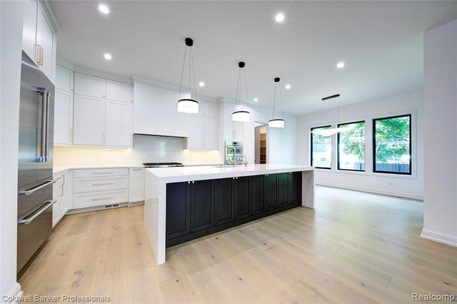 394 S Glenhurst Drive, Birmingham, MI 48009