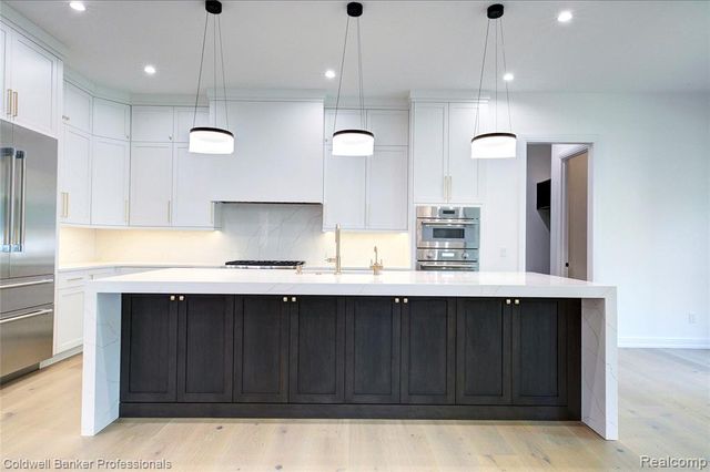 394 S Glenhurst Drive, Birmingham, MI 48009