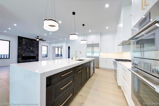 394 S Glenhurst Drive, Birmingham, MI 48009