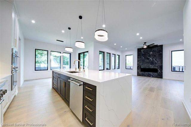 394 S Glenhurst Drive, Birmingham, MI 48009