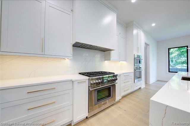 394 S Glenhurst Drive, Birmingham, MI 48009