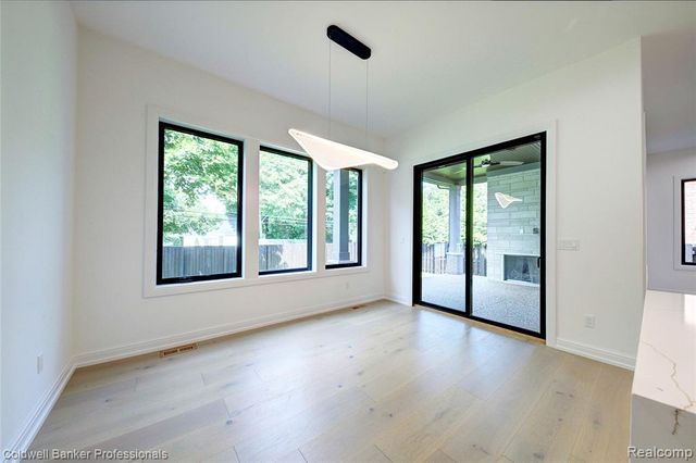 394 S Glenhurst Drive, Birmingham, MI 48009