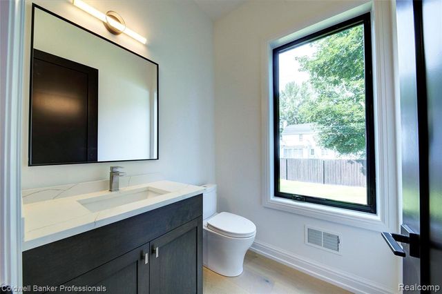 394 S Glenhurst Drive, Birmingham, MI 48009