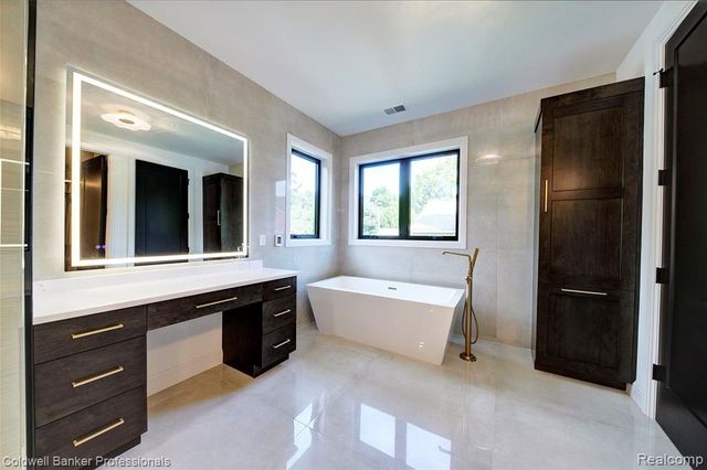 394 S Glenhurst Drive, Birmingham, MI 48009