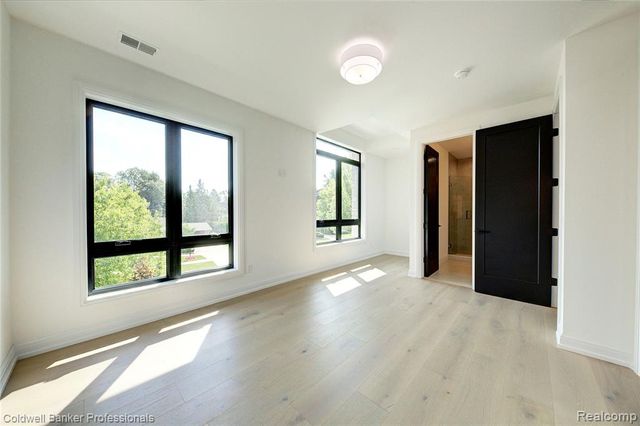 394 S Glenhurst Drive, Birmingham, MI 48009