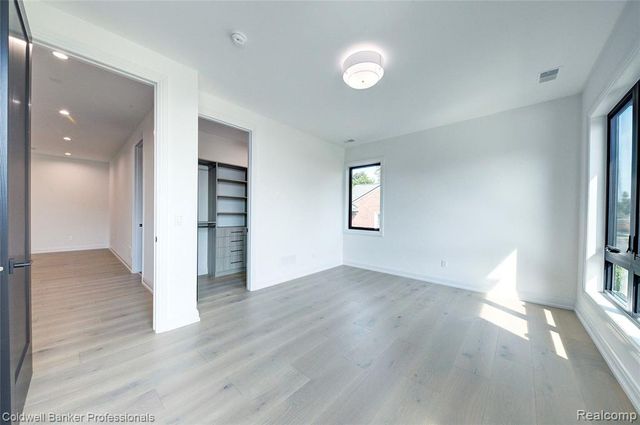 394 S Glenhurst Drive, Birmingham, MI 48009