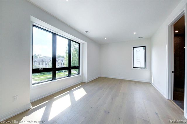 394 S Glenhurst Drive, Birmingham, MI 48009