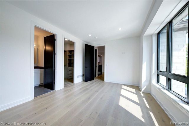 394 S Glenhurst Drive, Birmingham, MI 48009