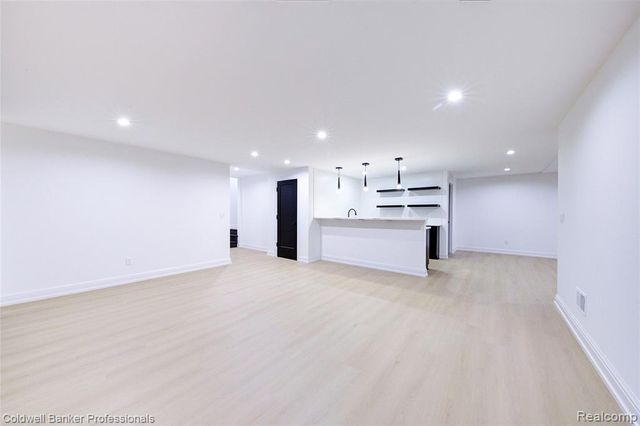 394 S Glenhurst Drive, Birmingham, MI 48009