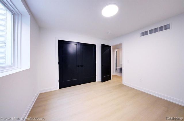 394 S Glenhurst Drive, Birmingham, MI 48009