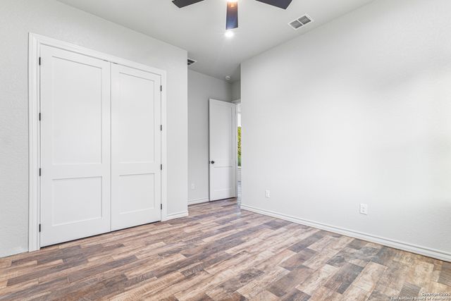 114 CR 6875, Natalia, TX 78059