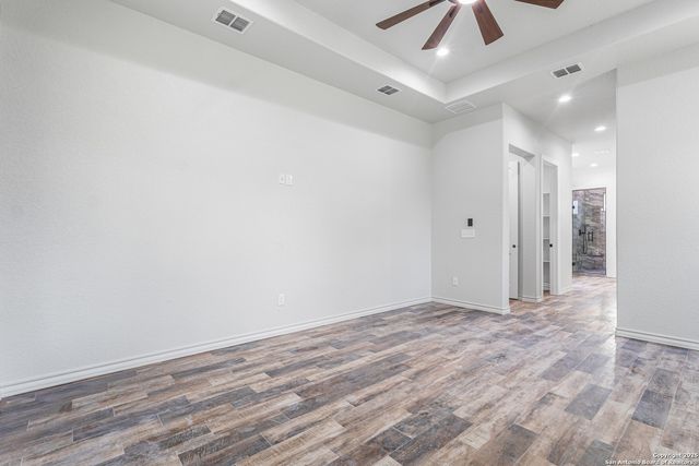 114 CR 6875, Natalia, TX 78059