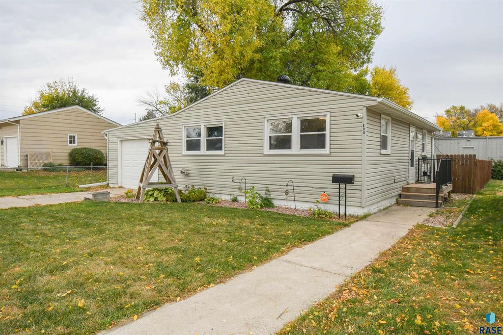 808 N Lincoln Ave Avenue, Sioux Falls, SD 57104