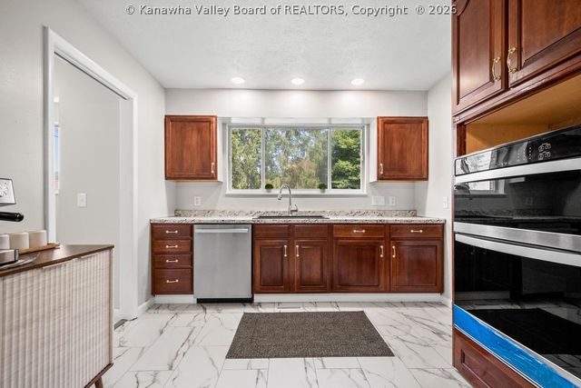 411 46th Street Se, Charleston, WV 25304