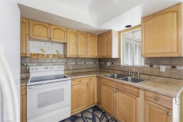 347 Joel BLVD 203, Lehigh Acres, FL 33936