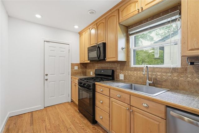 6656 Paseo Boulevard, Kansas City, MO 64132