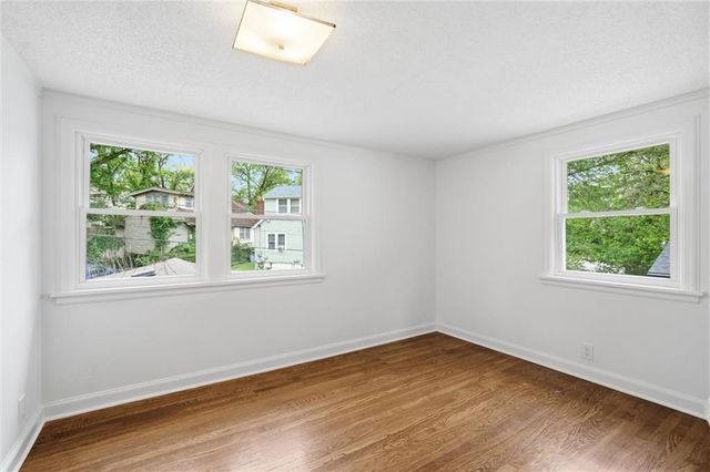 6656 Paseo Boulevard, Kansas City, MO 64132