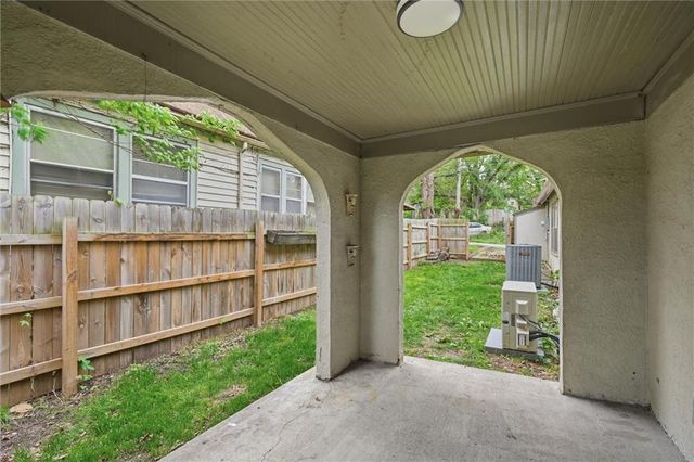 6656 Paseo Boulevard, Kansas City, MO 64132